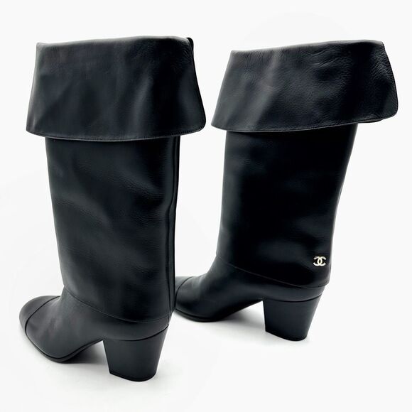CHANEL Black 20K CC Logo Musketeer Boots Size 40 Cap Toe Leather Fold Over - Picture 1 of 14